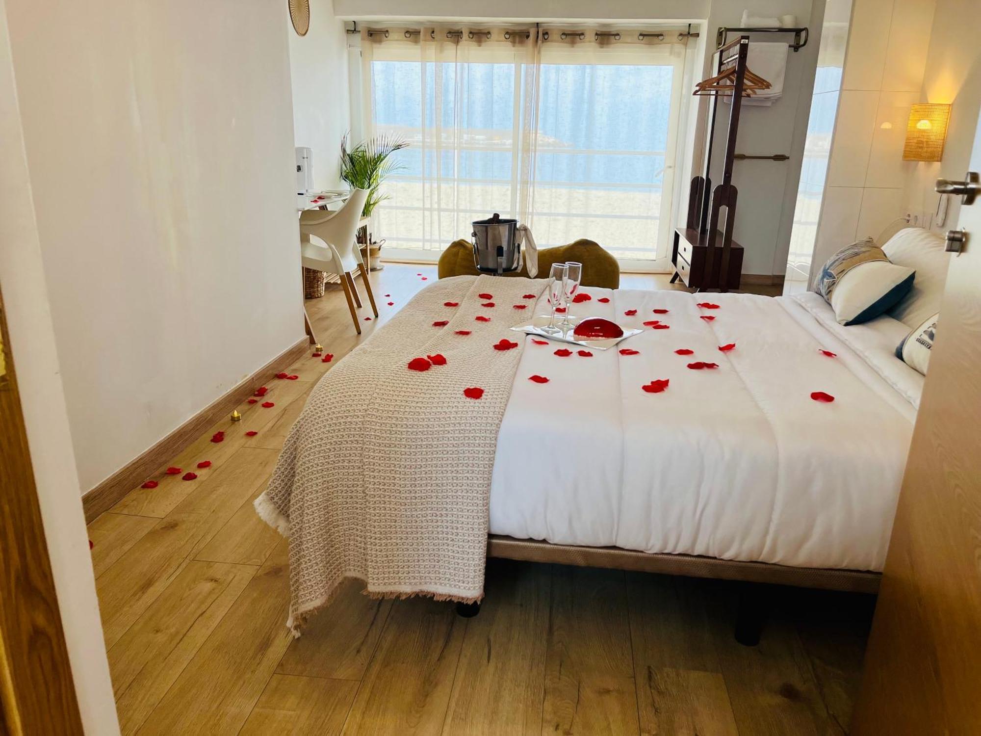 Hostal Playa Dreams Nautico Adults Garrucha Bagian luar foto