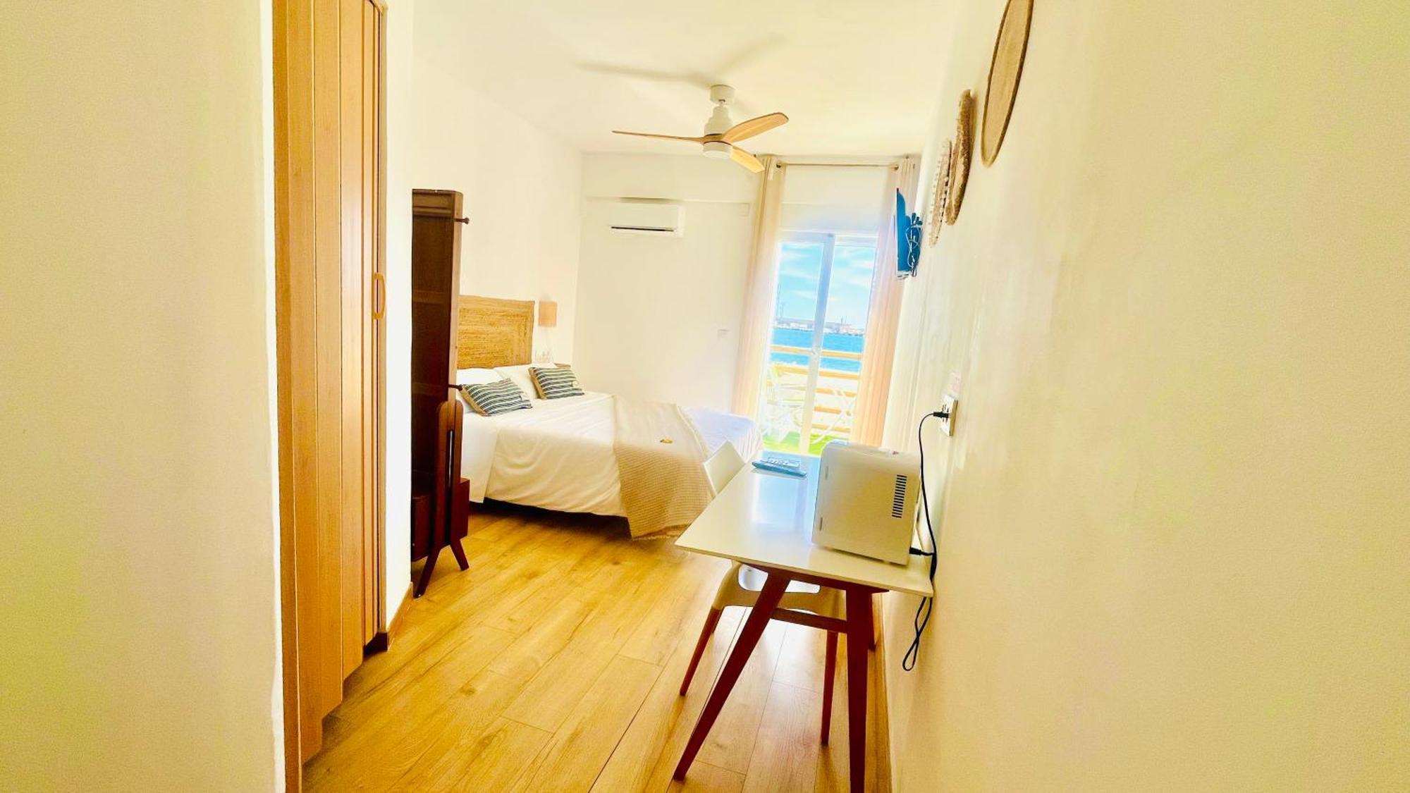 Hostal Playa Dreams Nautico Adults Garrucha Bagian luar foto